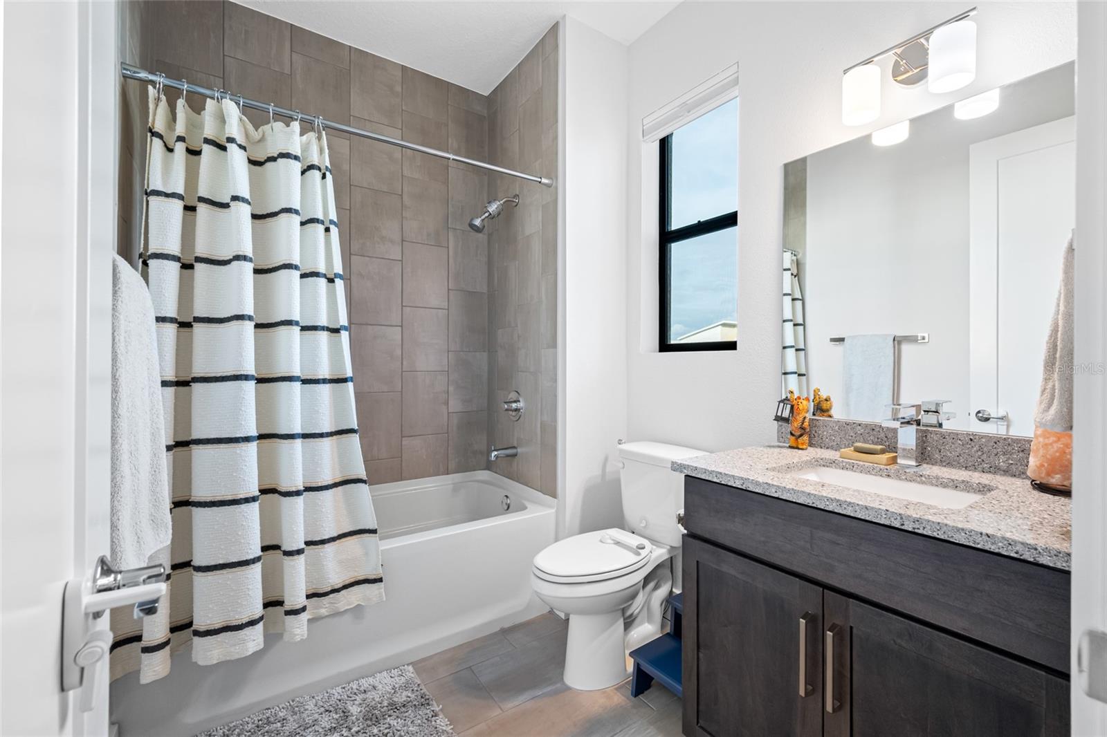 UPTOWN KENWOOD TOWNHOMES - Residential