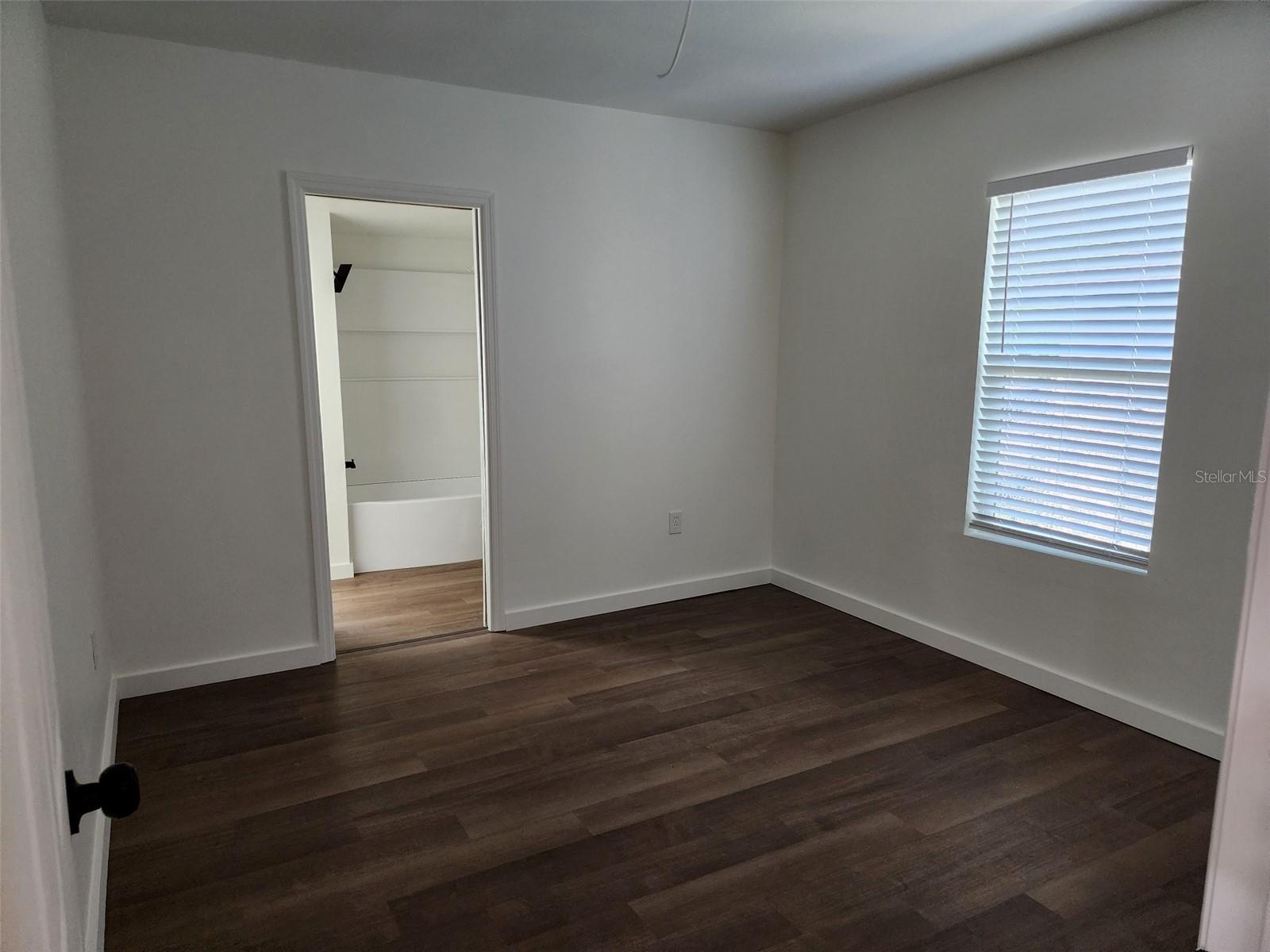 1521 NIEUPORT LANE