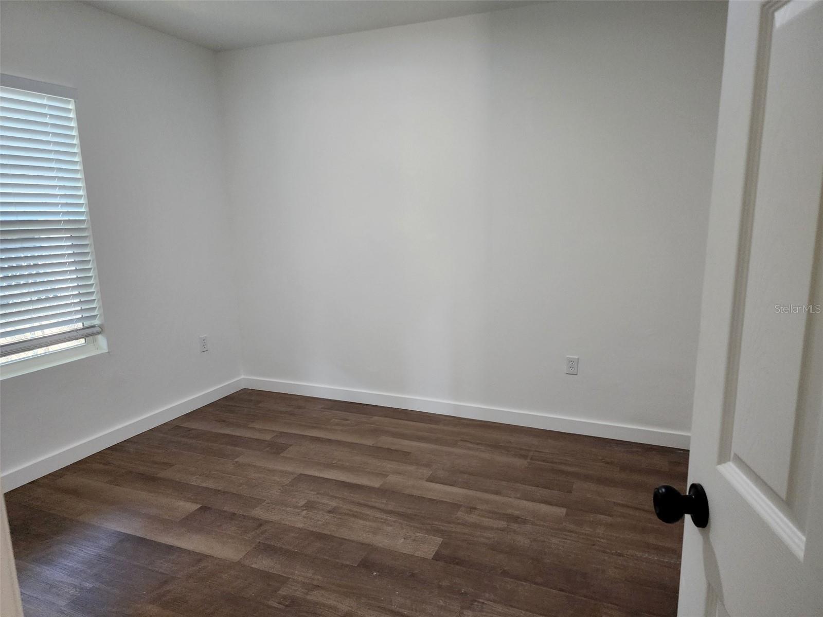 1521 NIEUPORT LANE