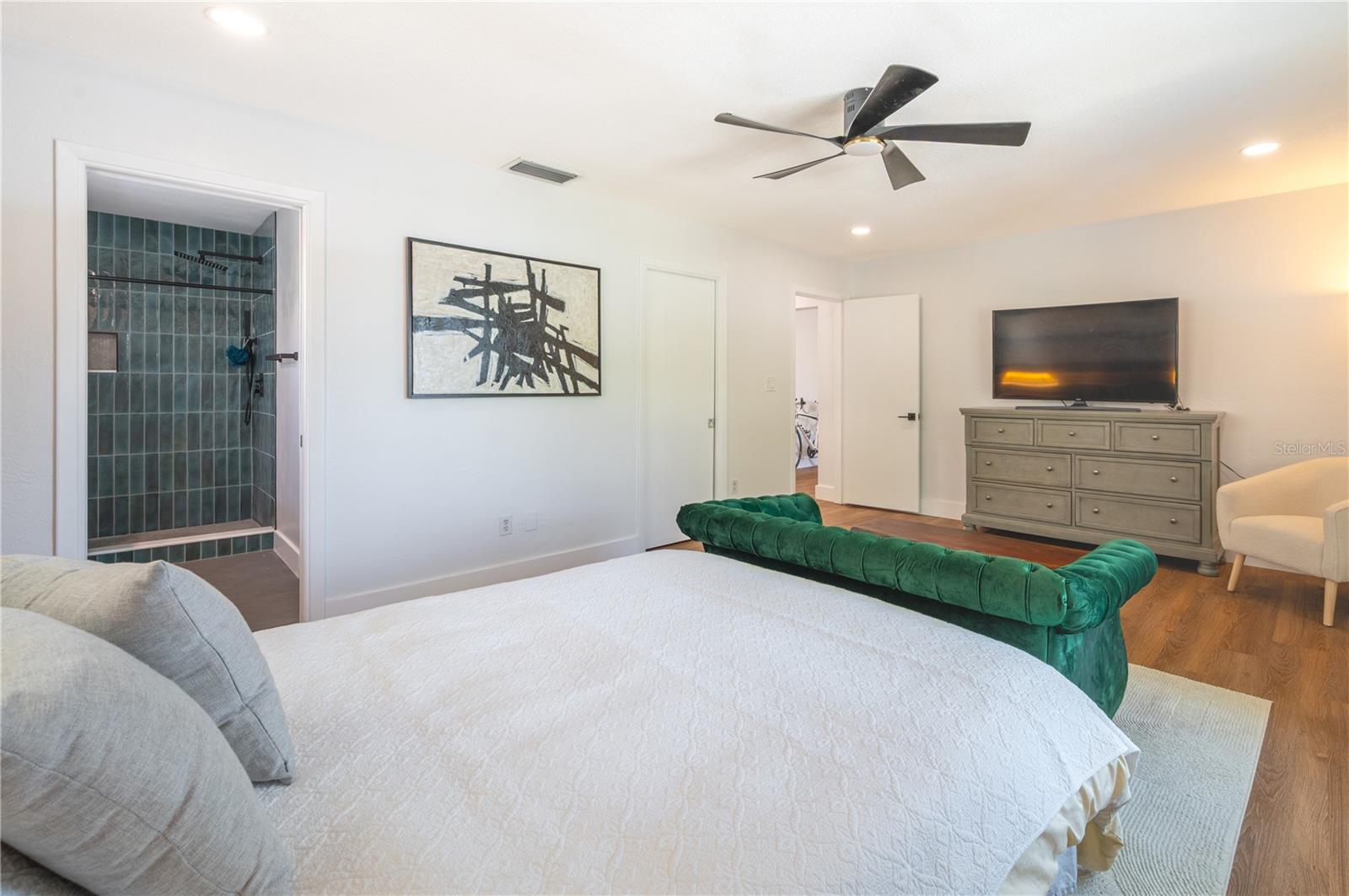 EDEN ISLE CONDO OF ST PETERSBURG - Residential Lease