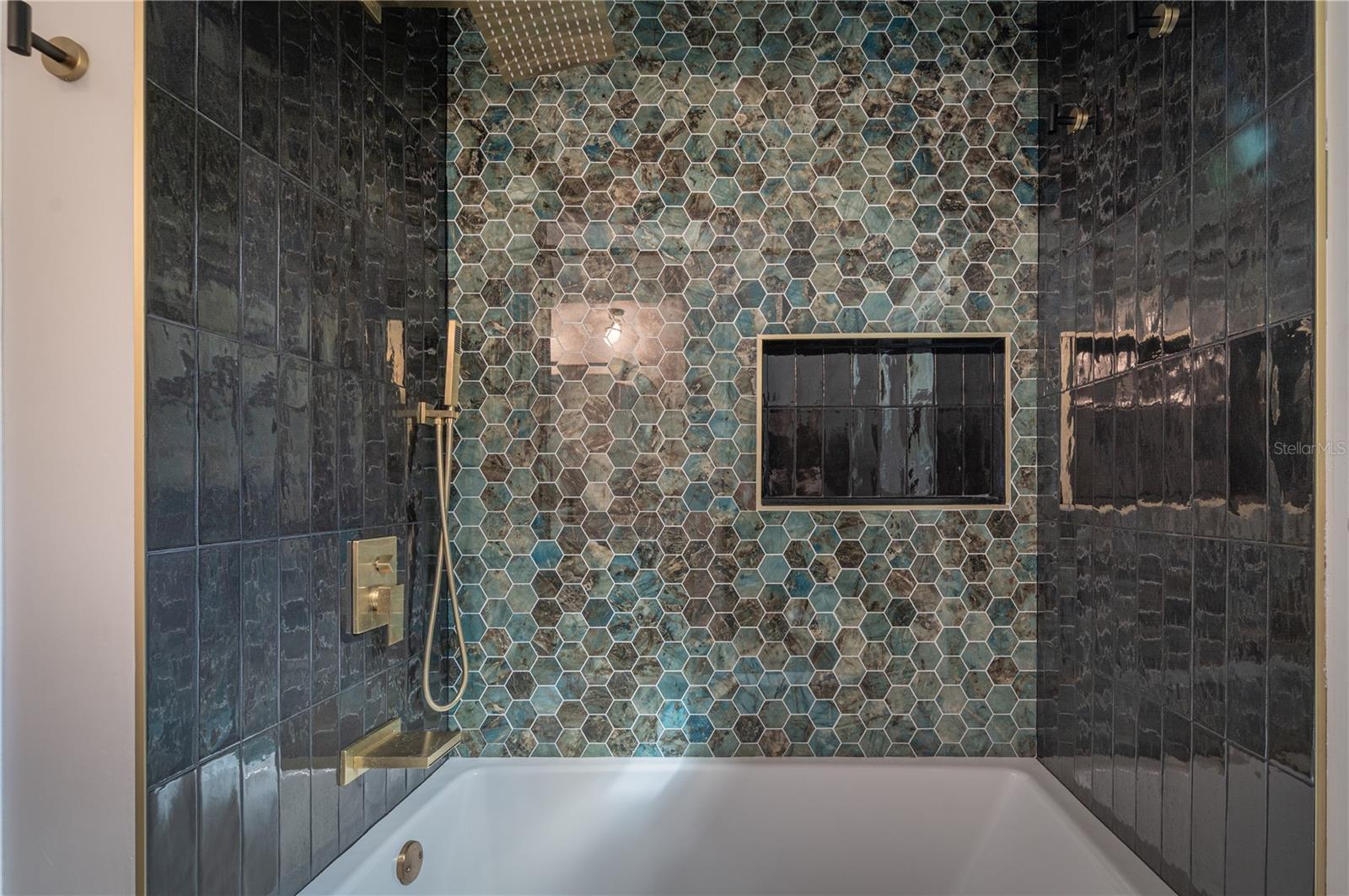 EDEN ISLE CONDO OF ST PETERSBURG - Residential Lease