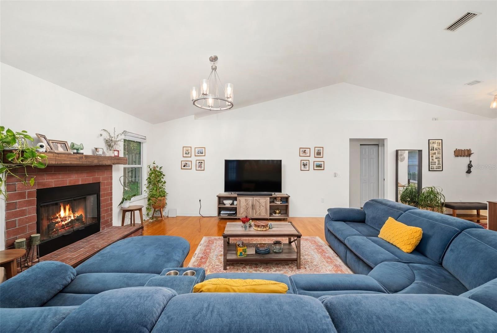 8725 NW 9TH PLACE