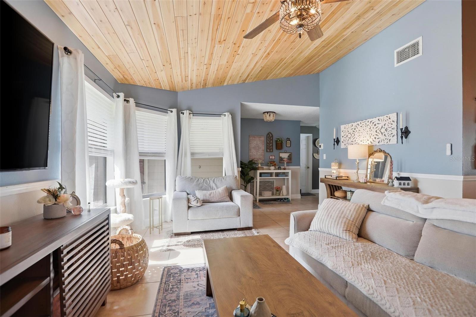 DEER RUN UNIT 21B - Residential