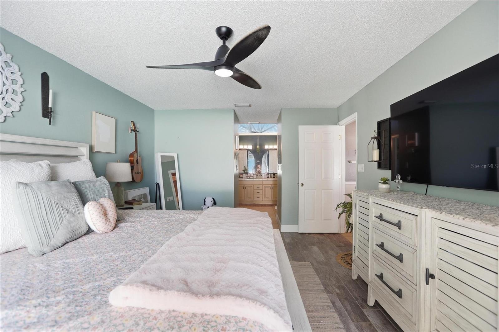 DEER RUN UNIT 21B - Residential