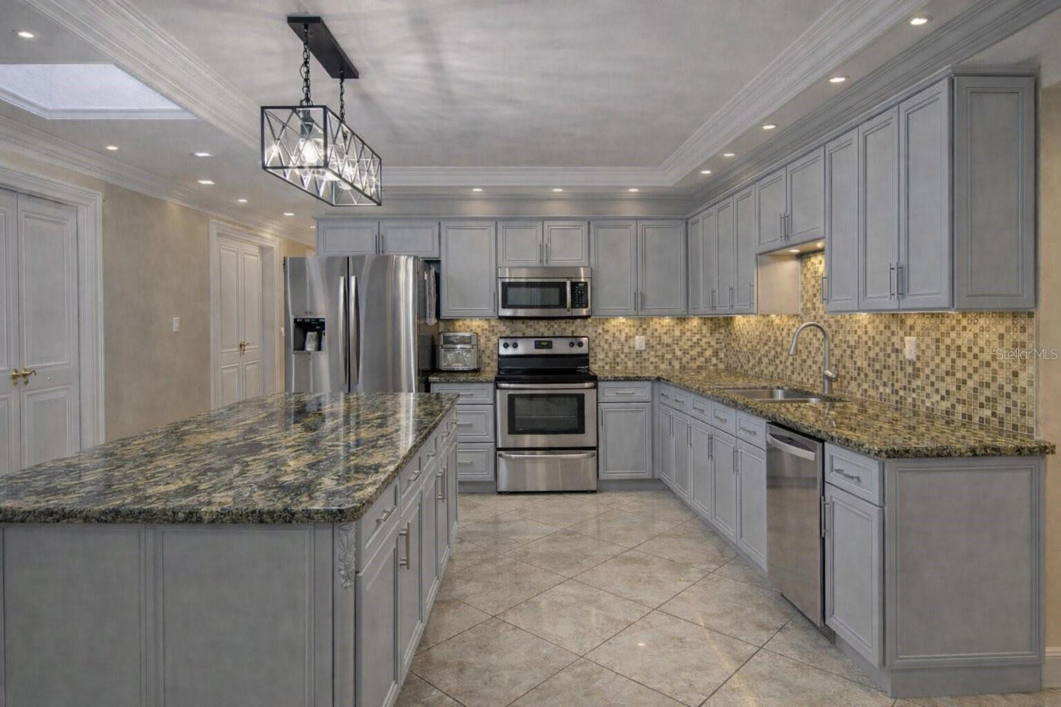 MOUNT PLYMOUTH - Residential