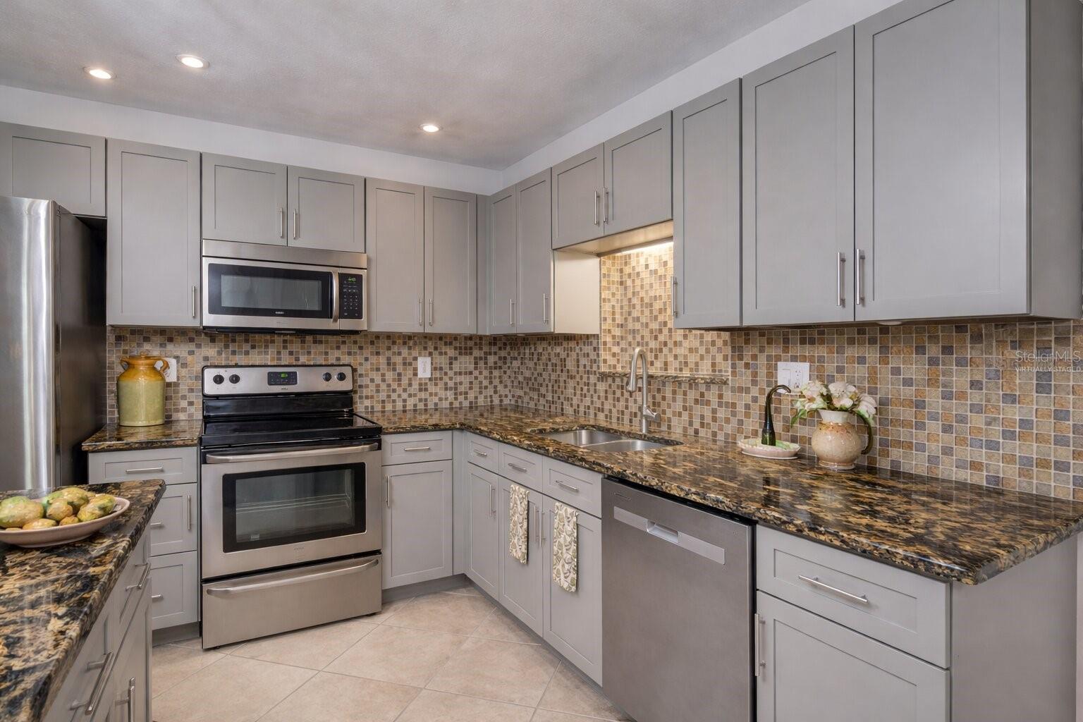 MOUNT PLYMOUTH - Residential