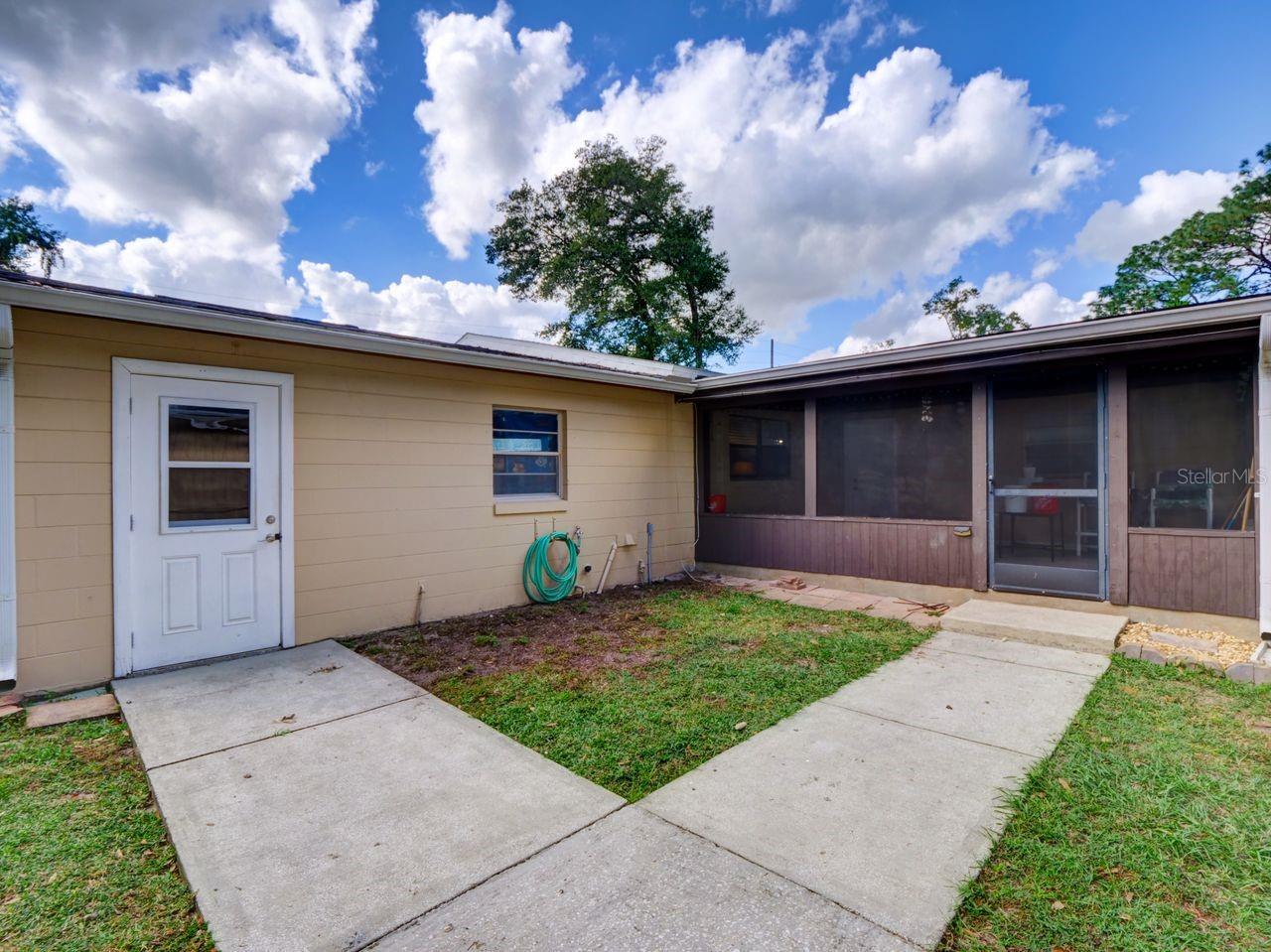 MOUNT PLYMOUTH - Residential