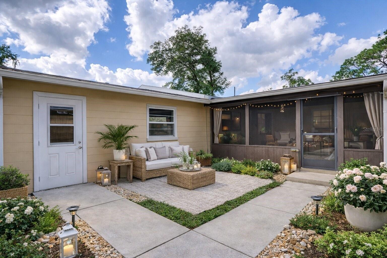 MOUNT PLYMOUTH - Residential