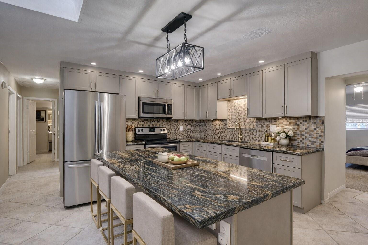 MOUNT PLYMOUTH - Residential