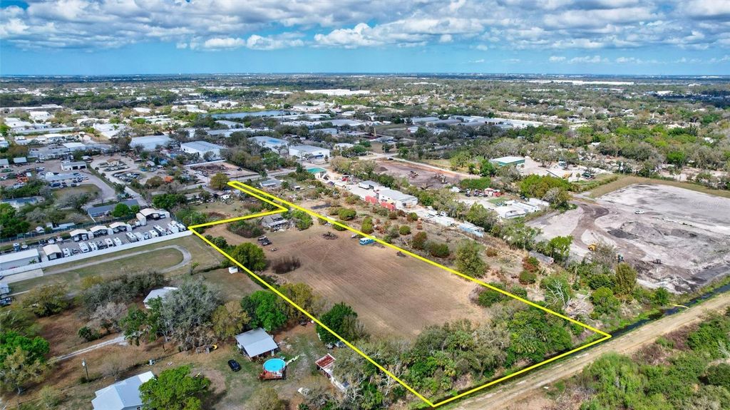 Photo of 6115 33rd Street E, Bradenton, FL 34203 (MLS # A4687614)