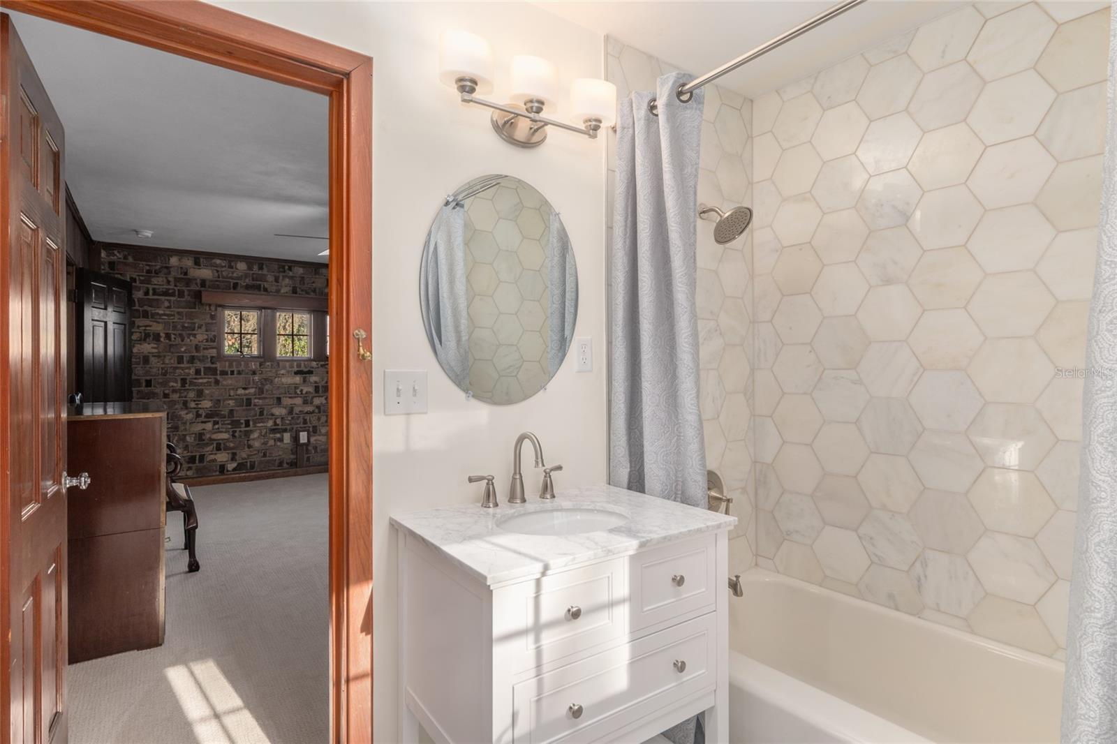 LAZONBY ACRES - Residential