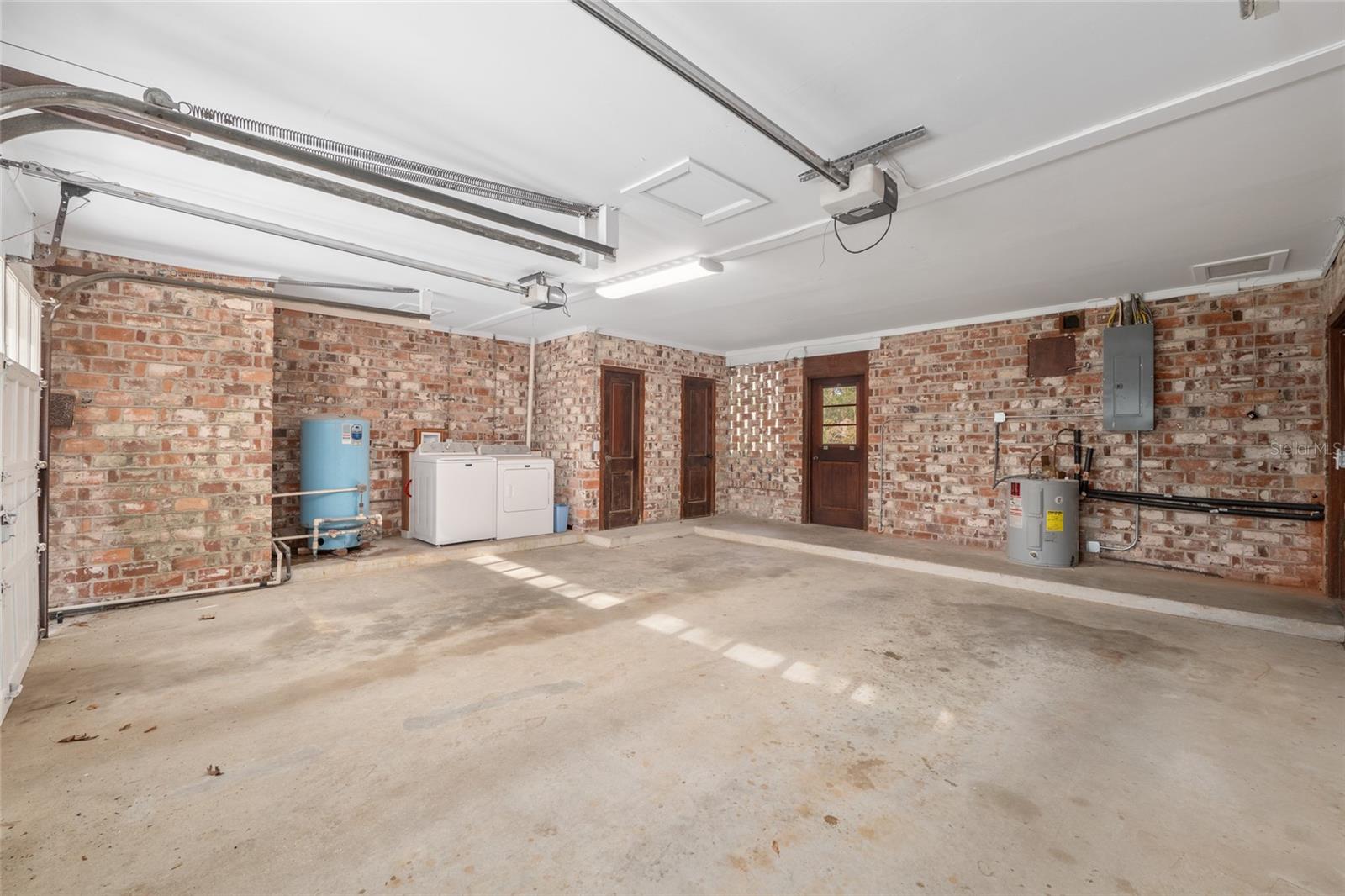 LAZONBY ACRES - Residential