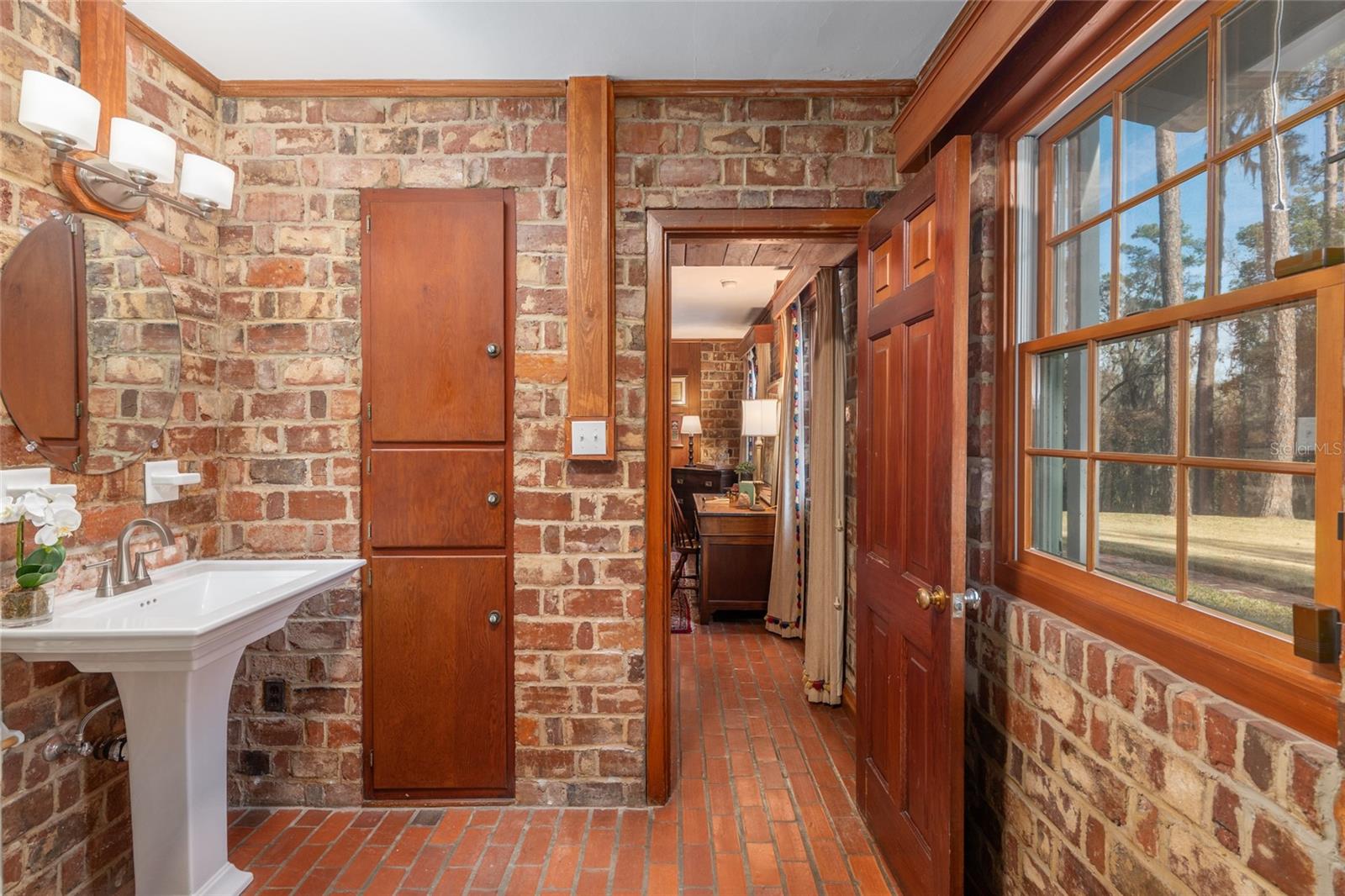 LAZONBY ACRES - Residential