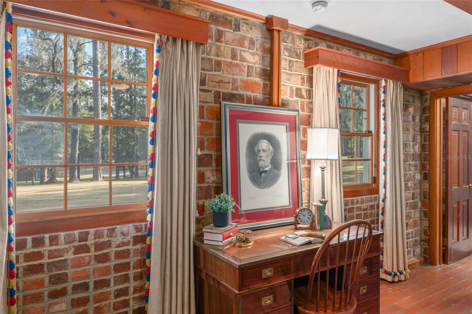 LAZONBY ACRES - Residential