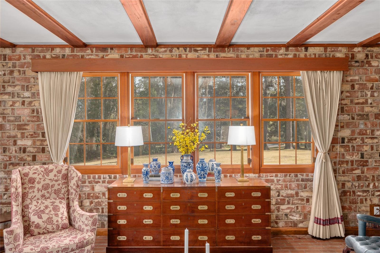 LAZONBY ACRES - Residential