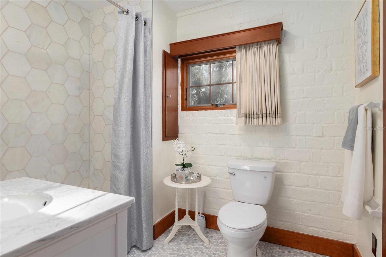 LAZONBY ACRES - Residential