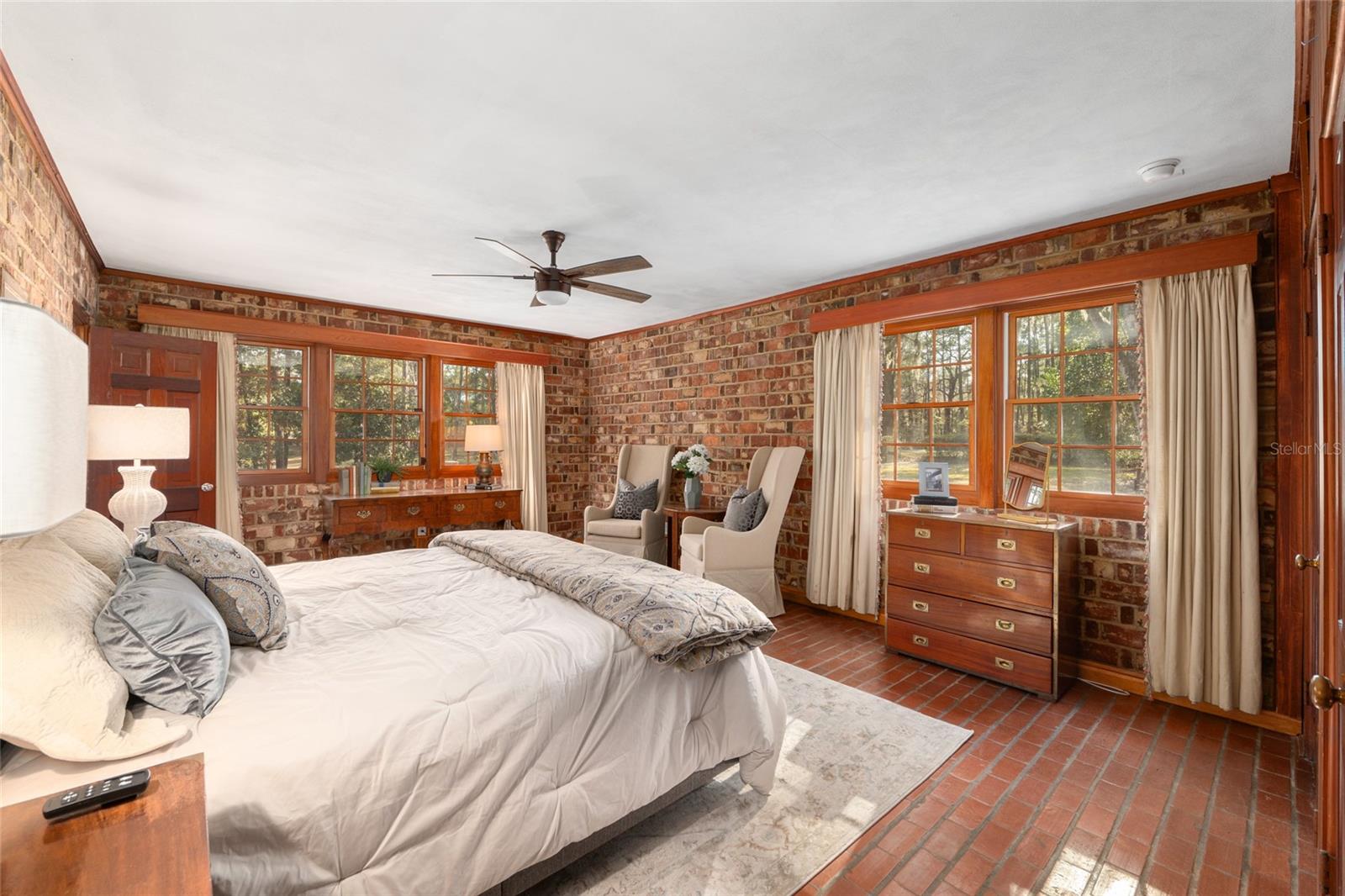 LAZONBY ACRES - Residential