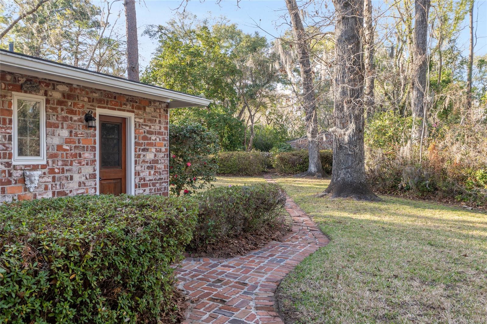 LAZONBY ACRES - Residential