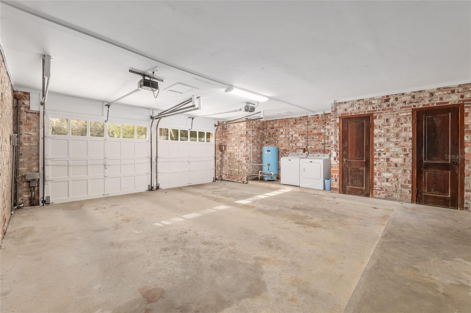 LAZONBY ACRES - Residential