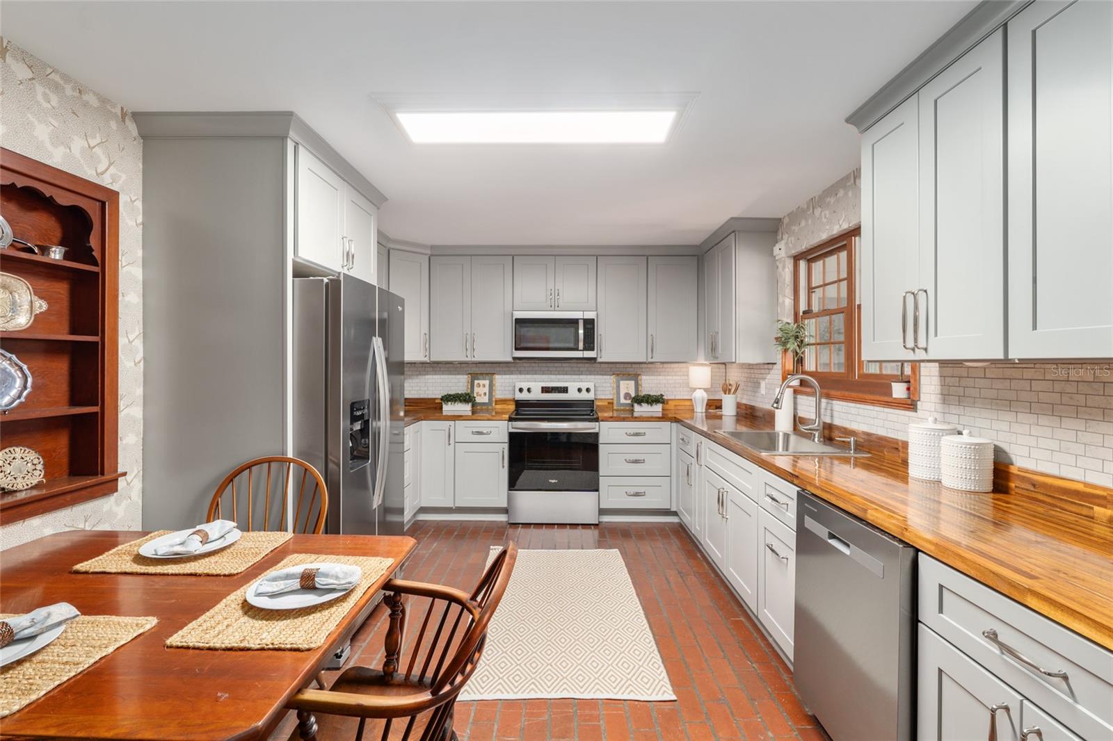 LAZONBY ACRES - Residential