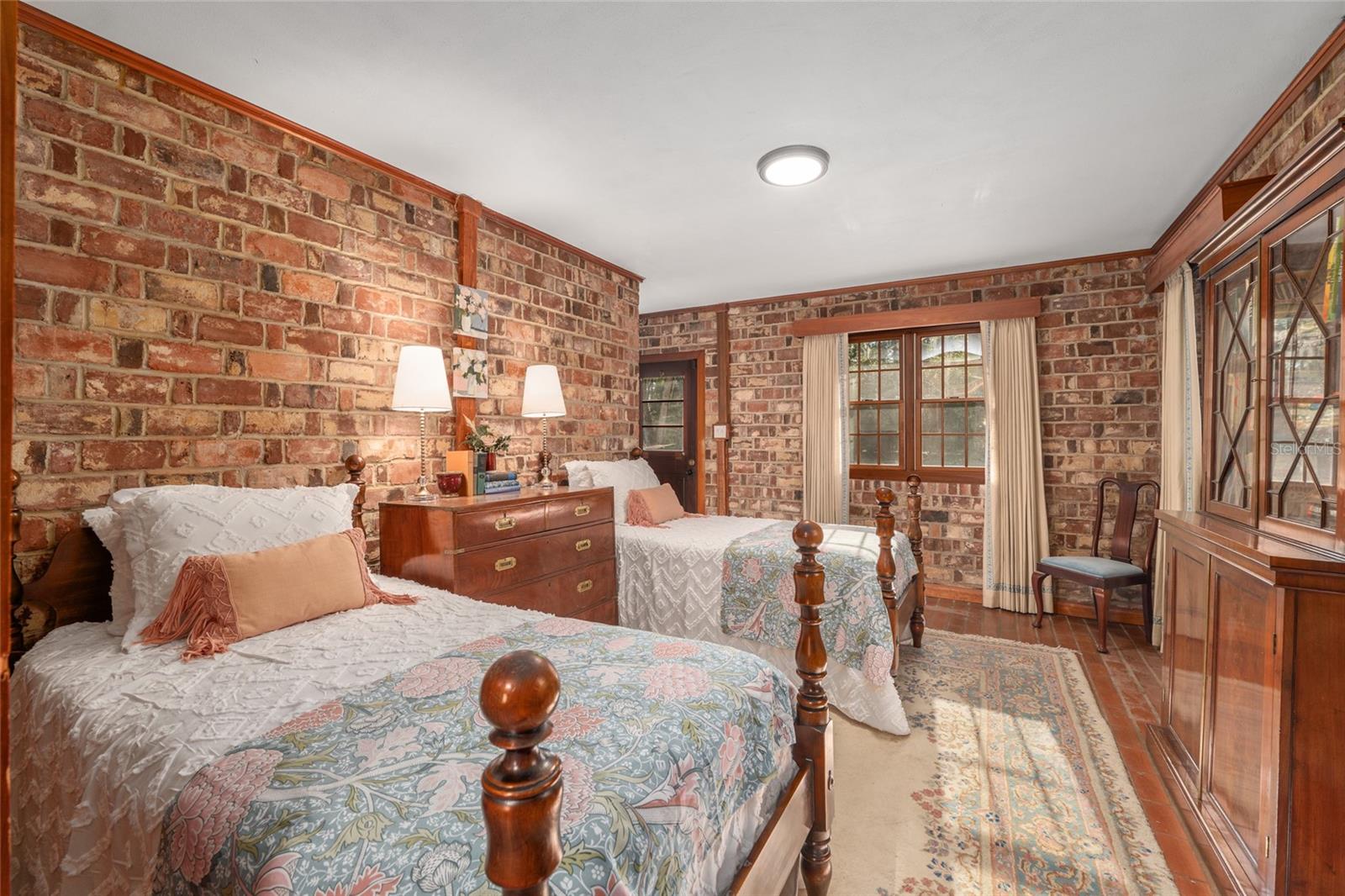 LAZONBY ACRES - Residential