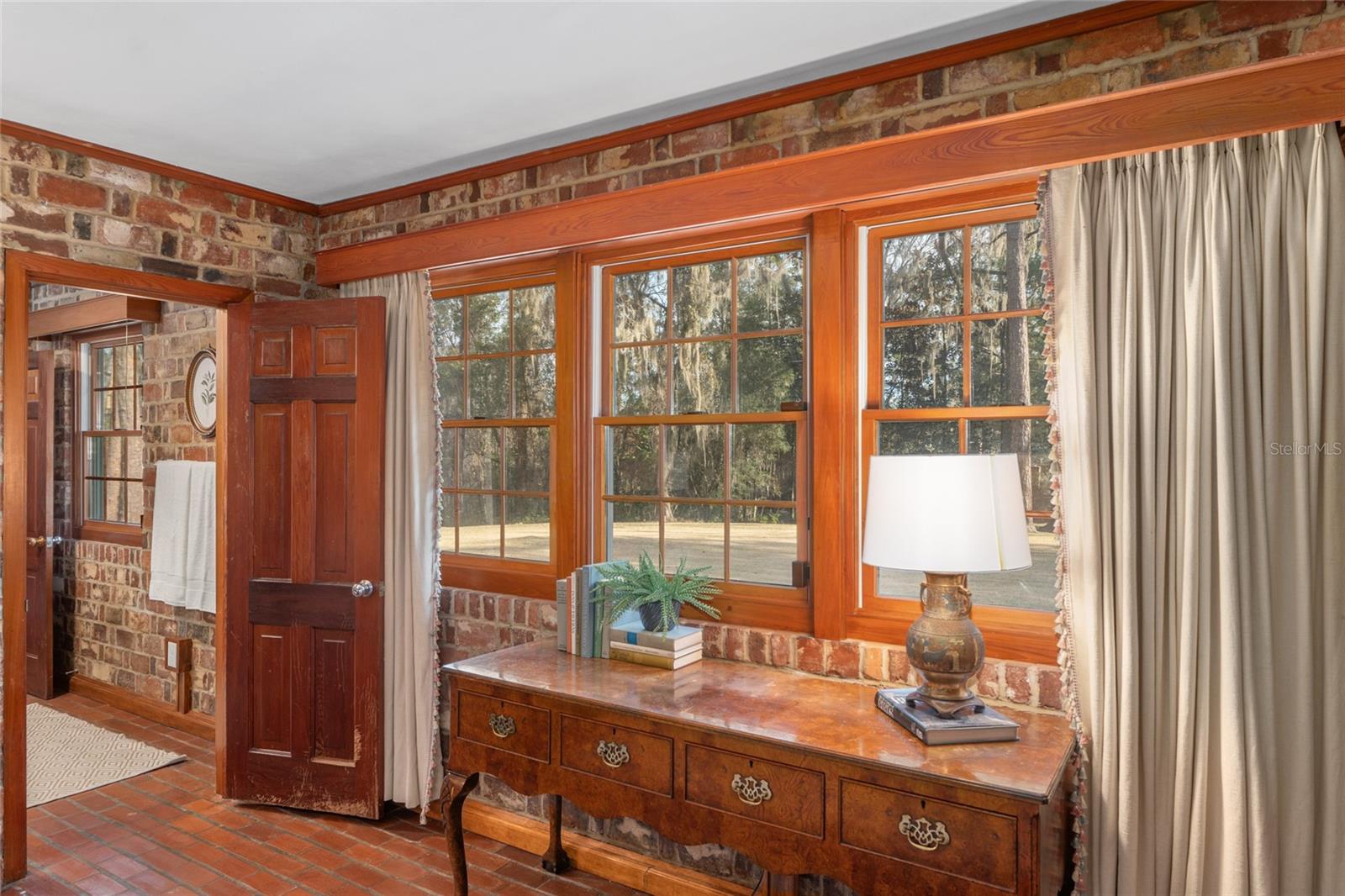 LAZONBY ACRES - Residential