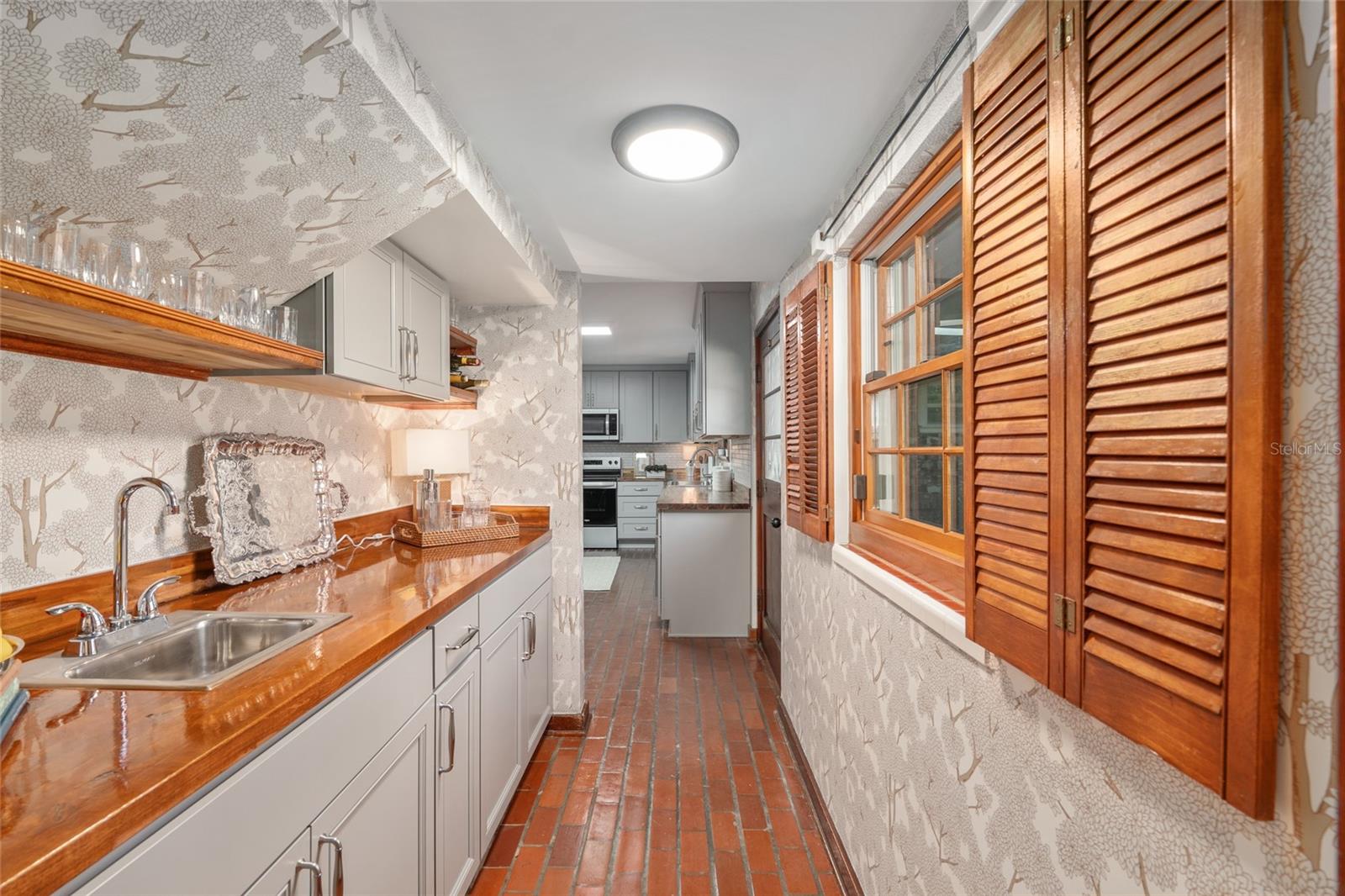 LAZONBY ACRES - Residential