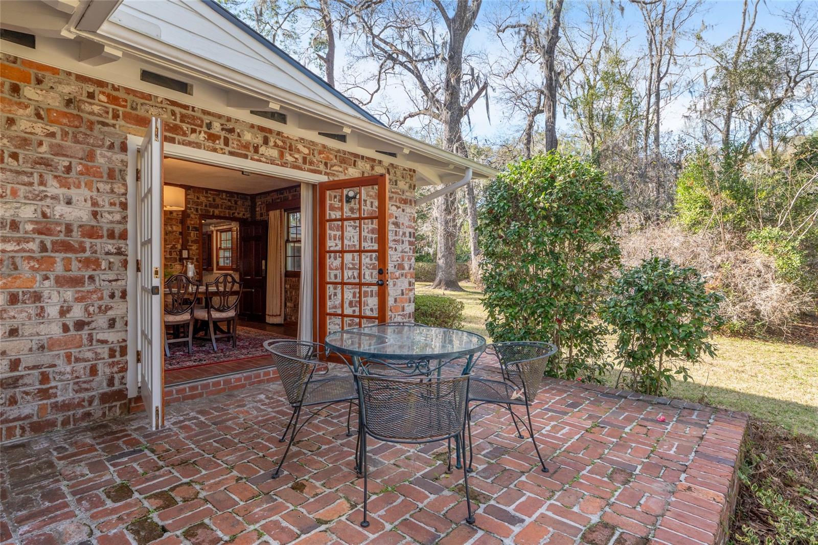 LAZONBY ACRES - Residential