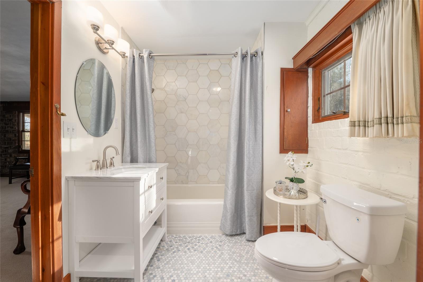 LAZONBY ACRES - Residential