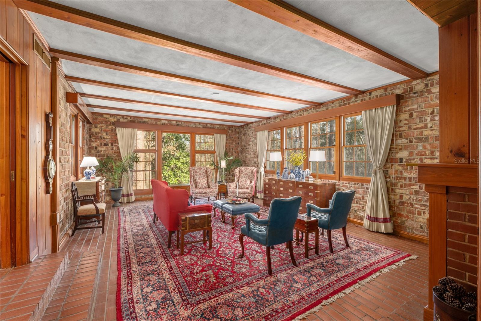 LAZONBY ACRES - Residential