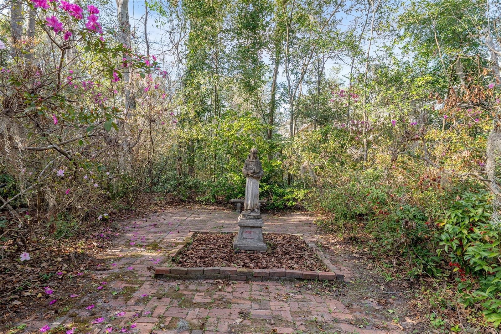 LAZONBY ACRES - Residential