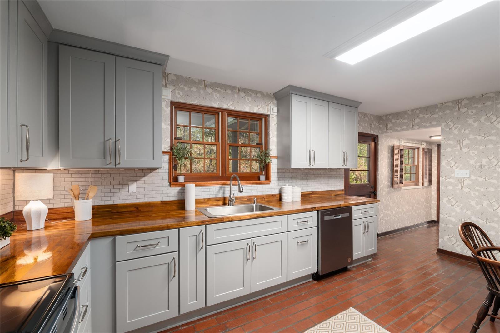 LAZONBY ACRES - Residential