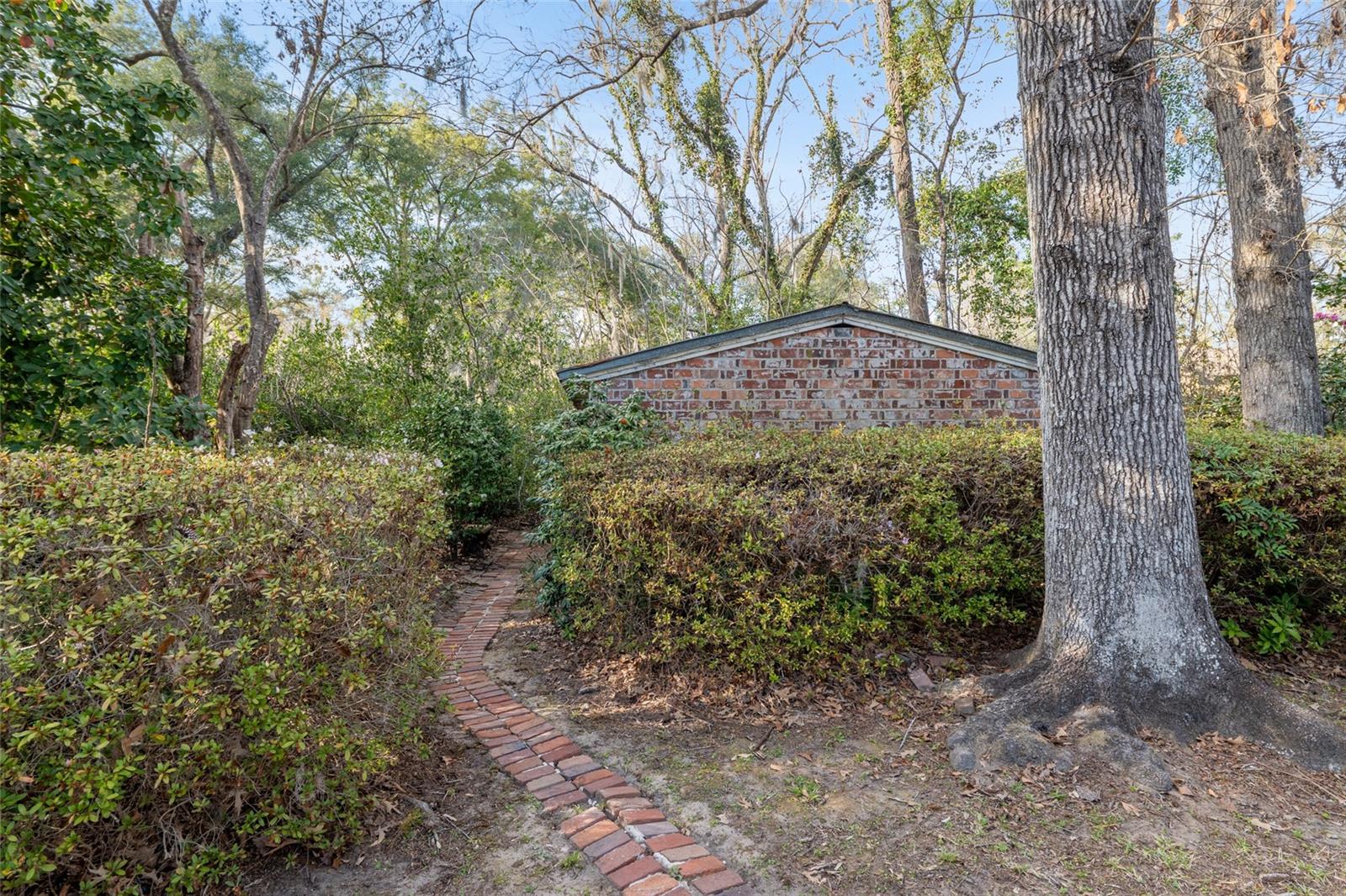 LAZONBY ACRES - Residential