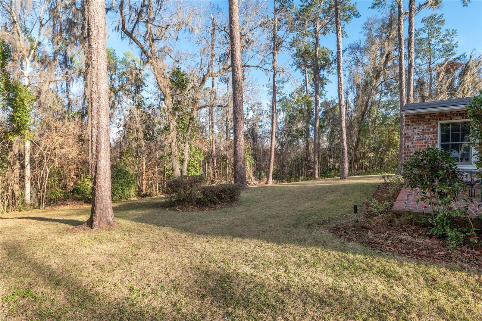 LAZONBY ACRES - Residential