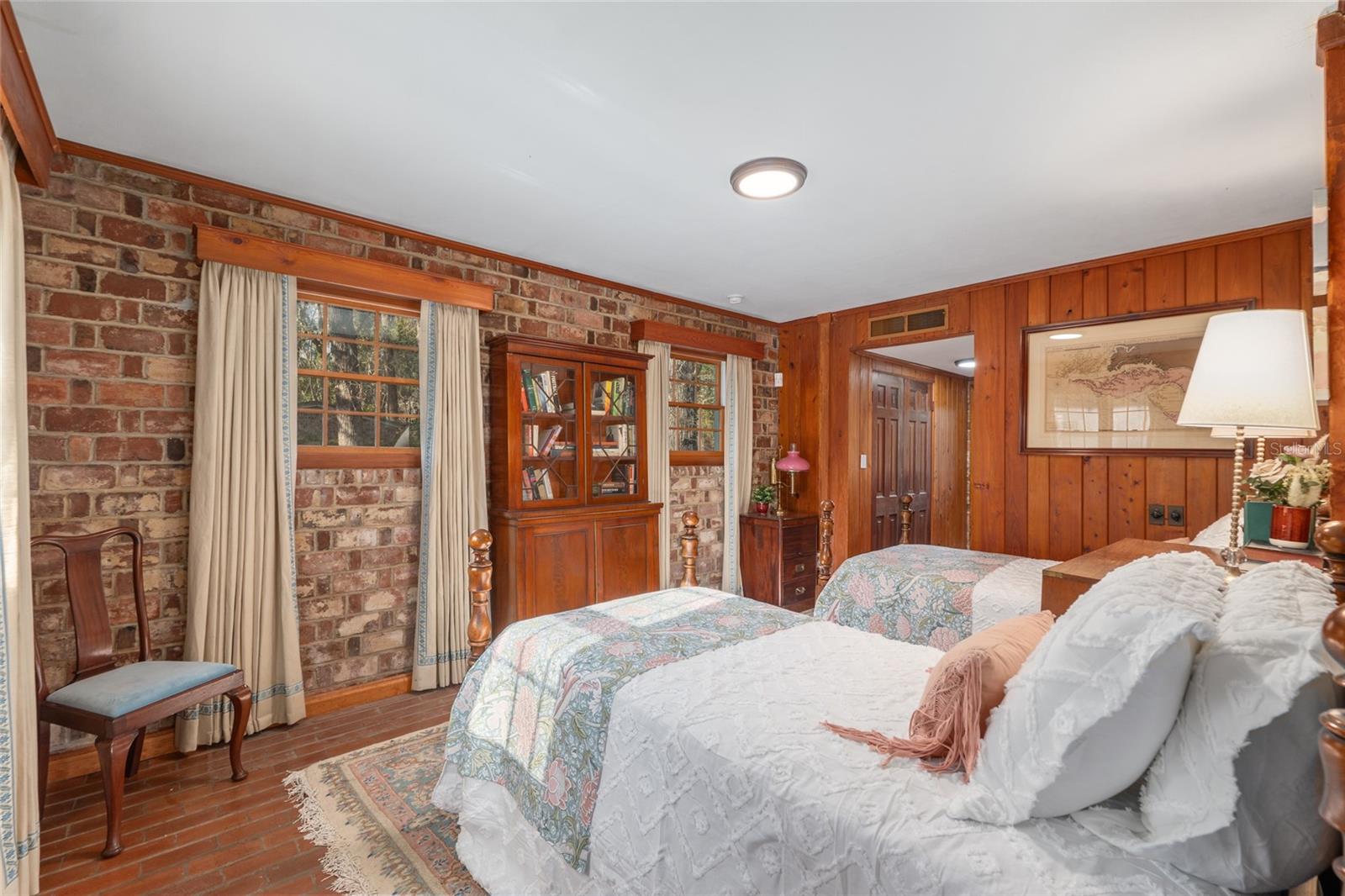 LAZONBY ACRES - Residential