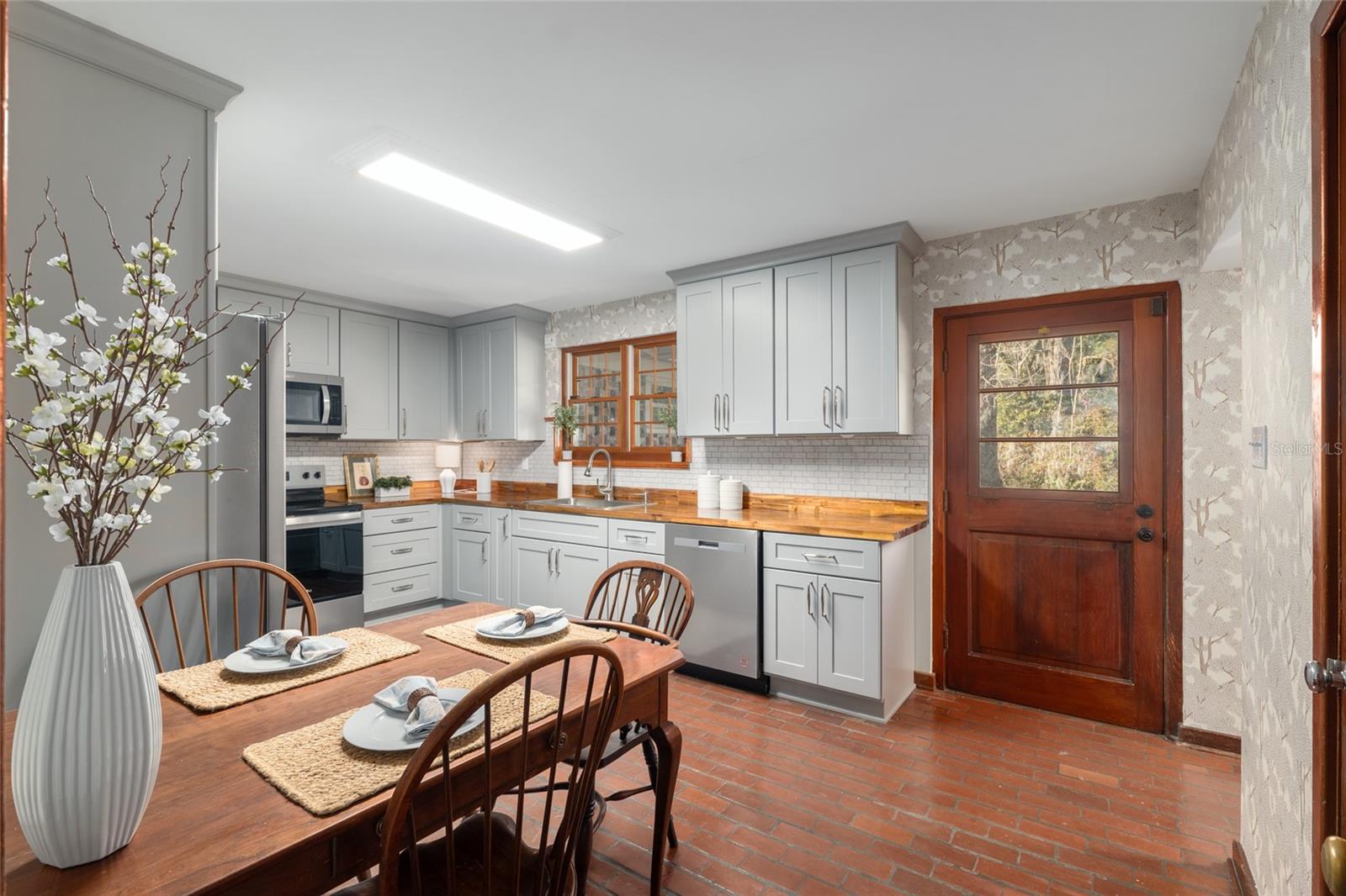 LAZONBY ACRES - Residential