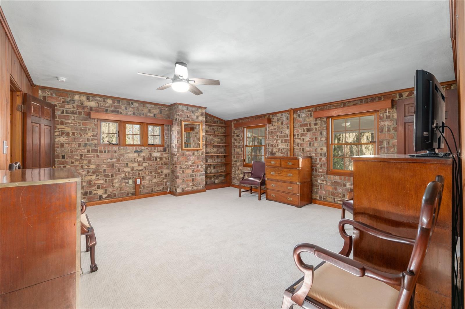 LAZONBY ACRES - Residential