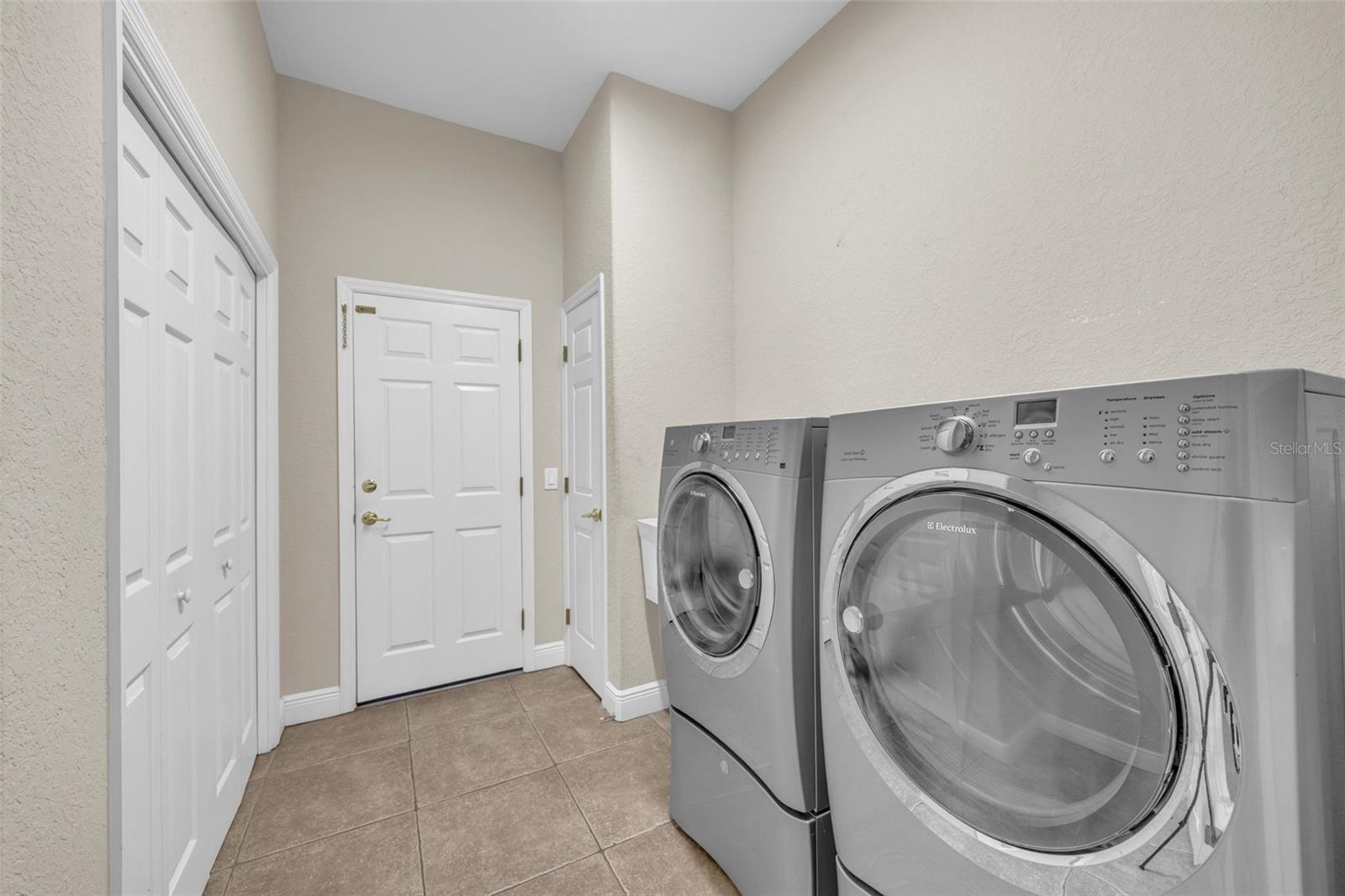 SHADOW RUN UNIT 1 - Residential