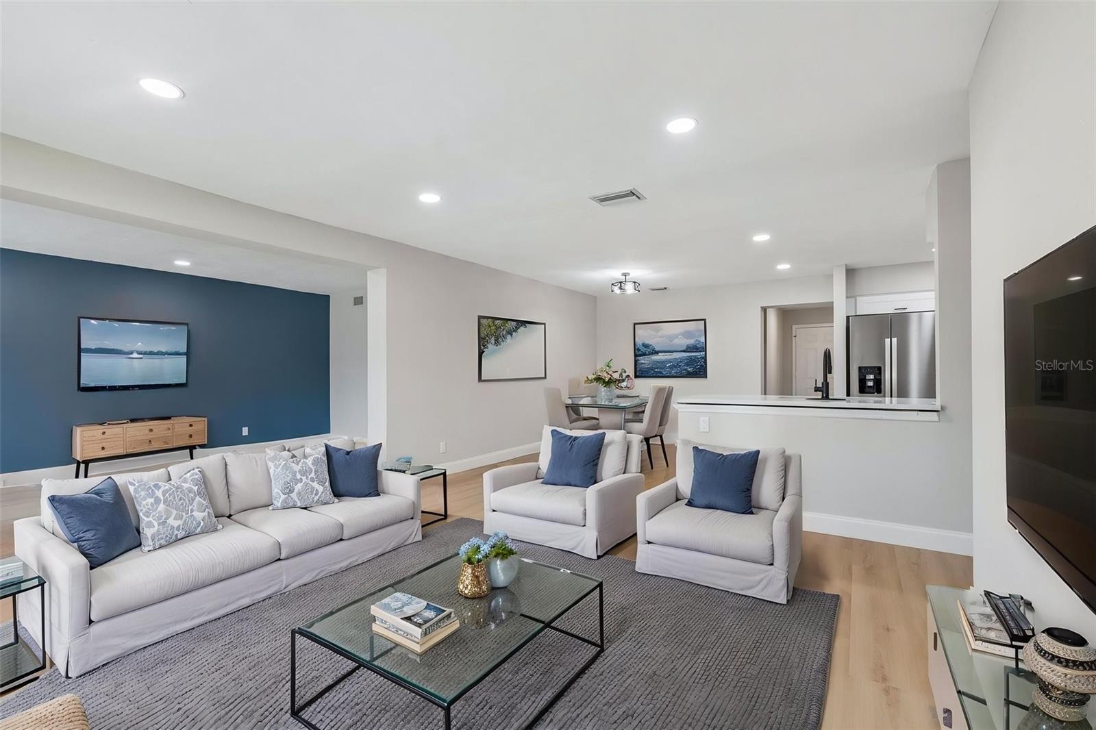 3415 E KNOLLWOOD STREET