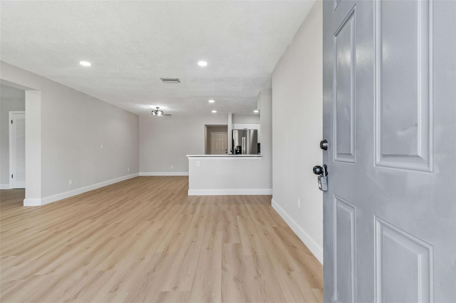 3415 E KNOLLWOOD STREET