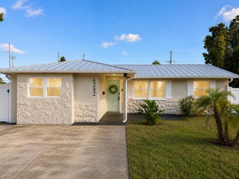 Photo of 6242 68th Avenue N, Pinellas Park, FL 33781 (MLS # O6420249)