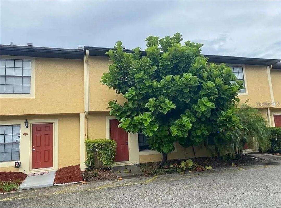 *** SELLER WILL PAY SPECIAL ASSESSMENT AT CLOSING BRING MONTHLY ASSESSMENT TO $420****
Sought after Winter Park Location! 2-bedroom, 2.5-bath townhome located in the desirable Hidden Oaks community. 1,031 sq. ft. newer roof installed in 2023. The exterior is thoughtfully landscaped, enhancing the home’s inviting curb appeal. Conveniently located just: 10 minutes to Downtown Orlando, 15 minutes to Orlando International Airport, 10 minutes to shopping and dining, 15 minutes to Valencia College, 25 minutes to UCF, 30 minutes to Disney World. Top schools such as Aloma Elementary, Glenridge Middle School, and Winter Park High School. Whether you're looking for a place to call home or a smart investment, this gem combines timeless design, modern updates, and unbeatable location. Don’t miss this opportunity!