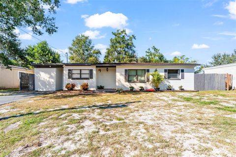 Photo of 995 Emerald Drive, Mount Dora, FL 32757 (MLS # G5104764)