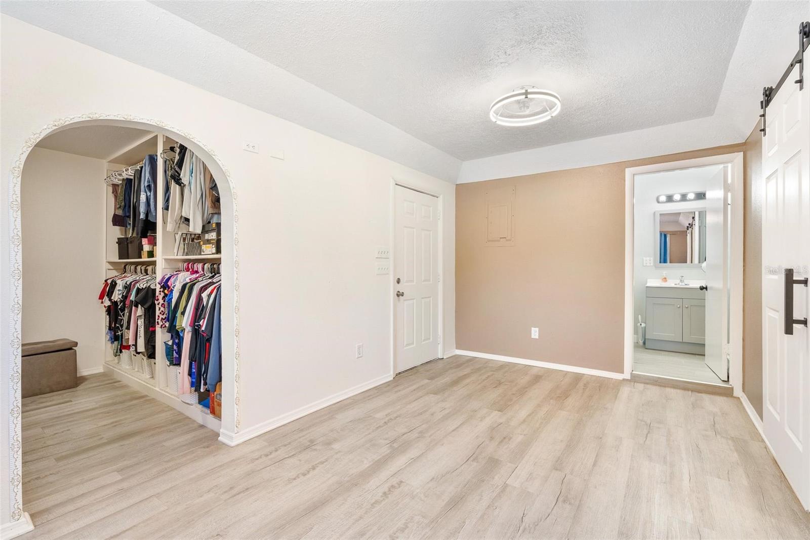 GOLDEN ISLE - Residential