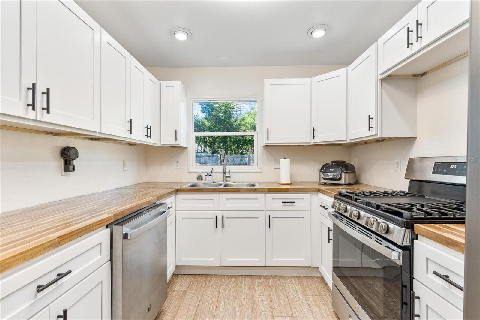 GOLDEN ISLE - Residential