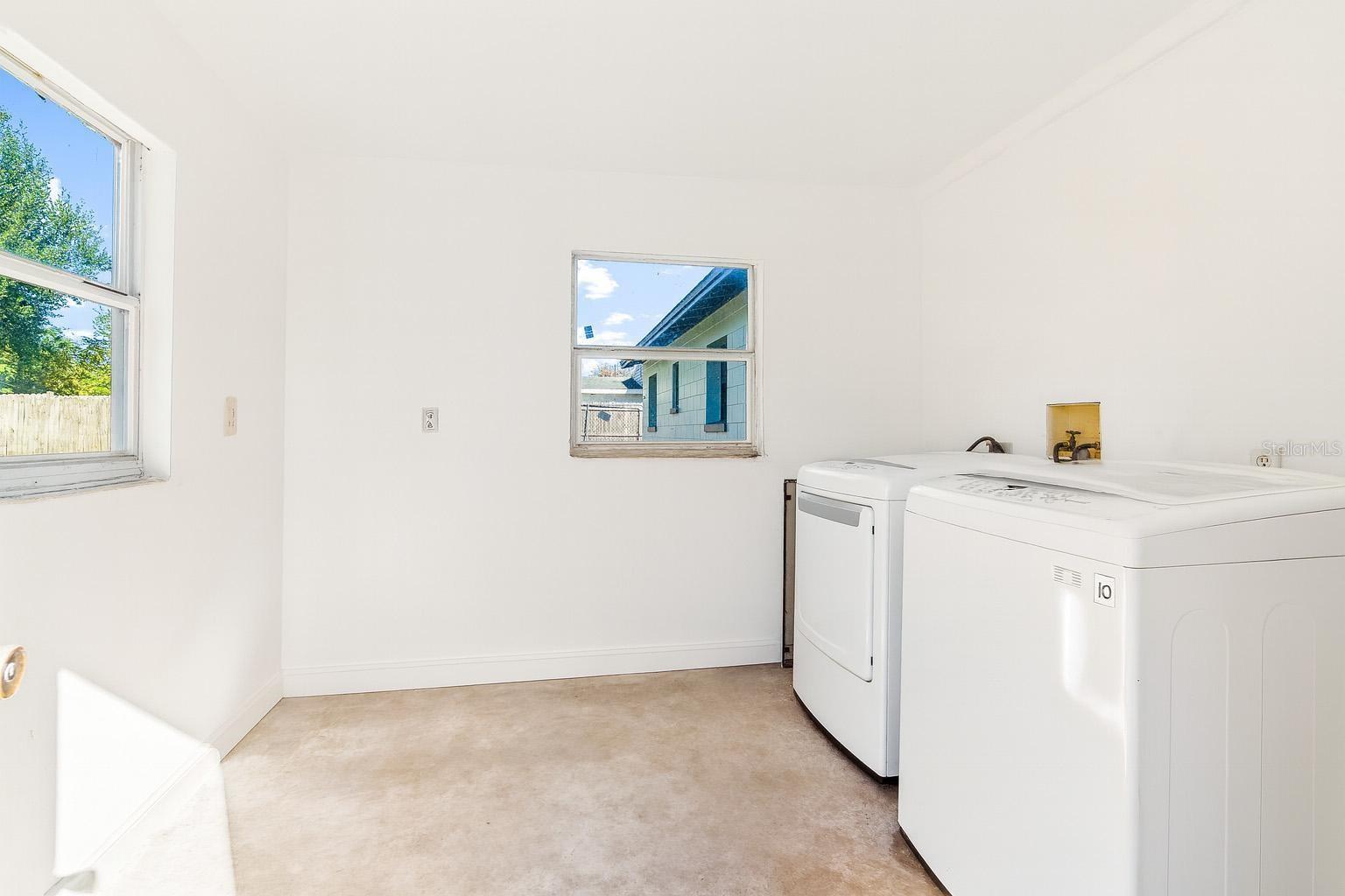 GOLDEN ISLE - Residential