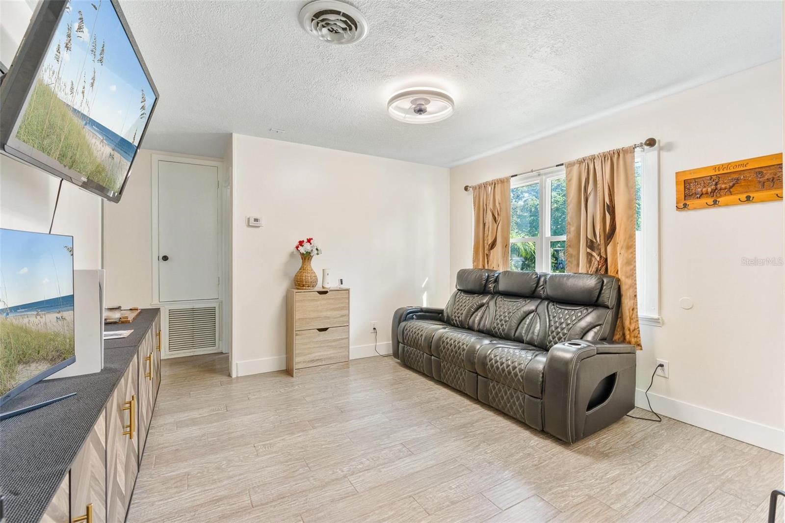 GOLDEN ISLE - Residential