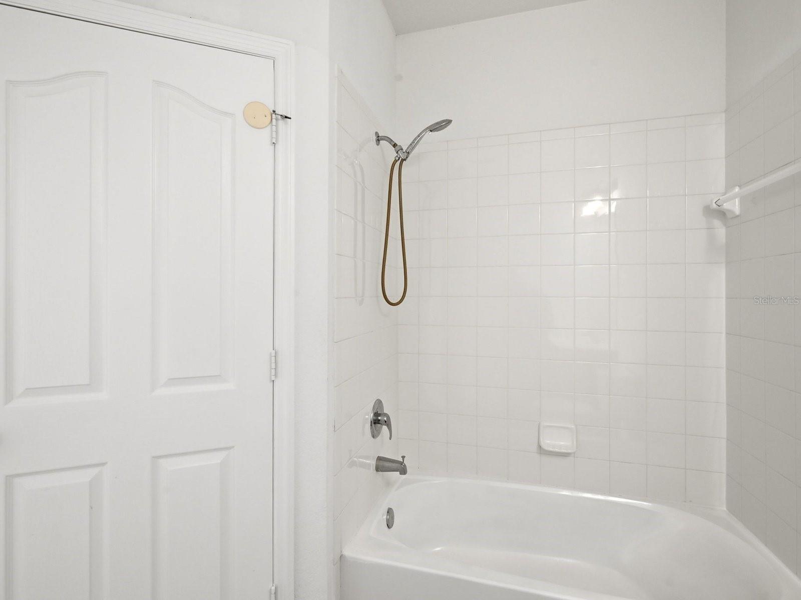 SERENATA CONDO - Residential