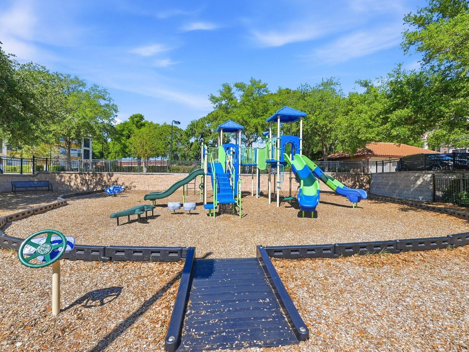 SERENATA CONDO - Residential