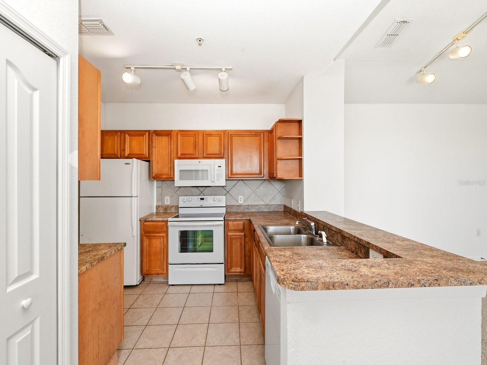 SERENATA CONDO - Residential